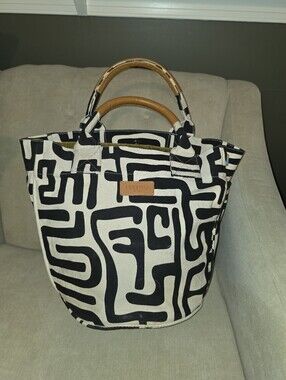 Ubuntu LIFE Black and White Geometric Weekender Bag